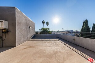1187 Crenshaw Blvd in Los Angeles, CA - Building Photo