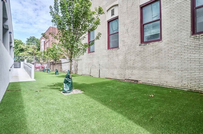 303 Madison St in Hoboken, NJ - Building Photo - Building Photo