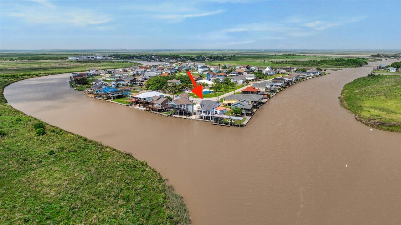 395 Redfish Dr in Freeport, TX - Building Photo