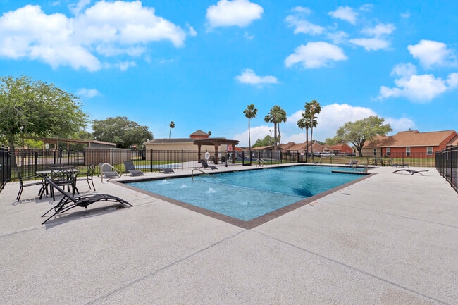 501 Jasmine Villas in McAllen, TX - Building Photo - Building Photo