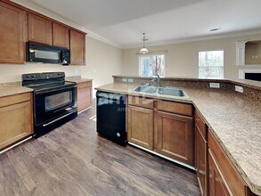 100 Stream Crossing Way in Greer, SC - Building Photo - Building Photo