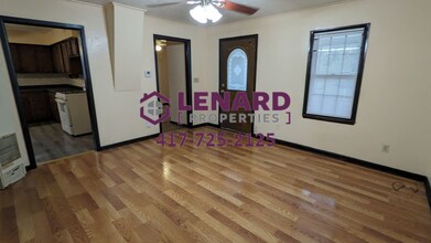 2123 Taylor in Springfield, MO - Foto de edificio - Building Photo