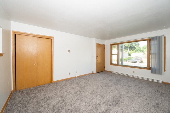 3061 S 72nd St, Unit # 3 in West Allis, WI - Foto de edificio - Building Photo