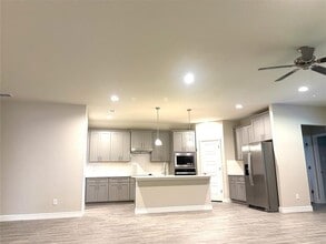 302 Lelo Ln in Mansfield, TX - Foto de edificio - Building Photo