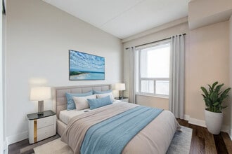 212 Davis Apartments in Newmarket, ON - Building Photo - Building Photo