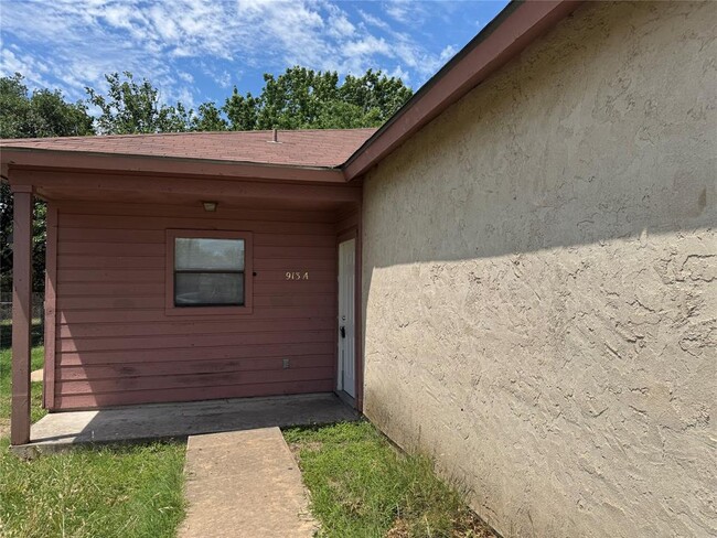 property at 913 Crockett St
