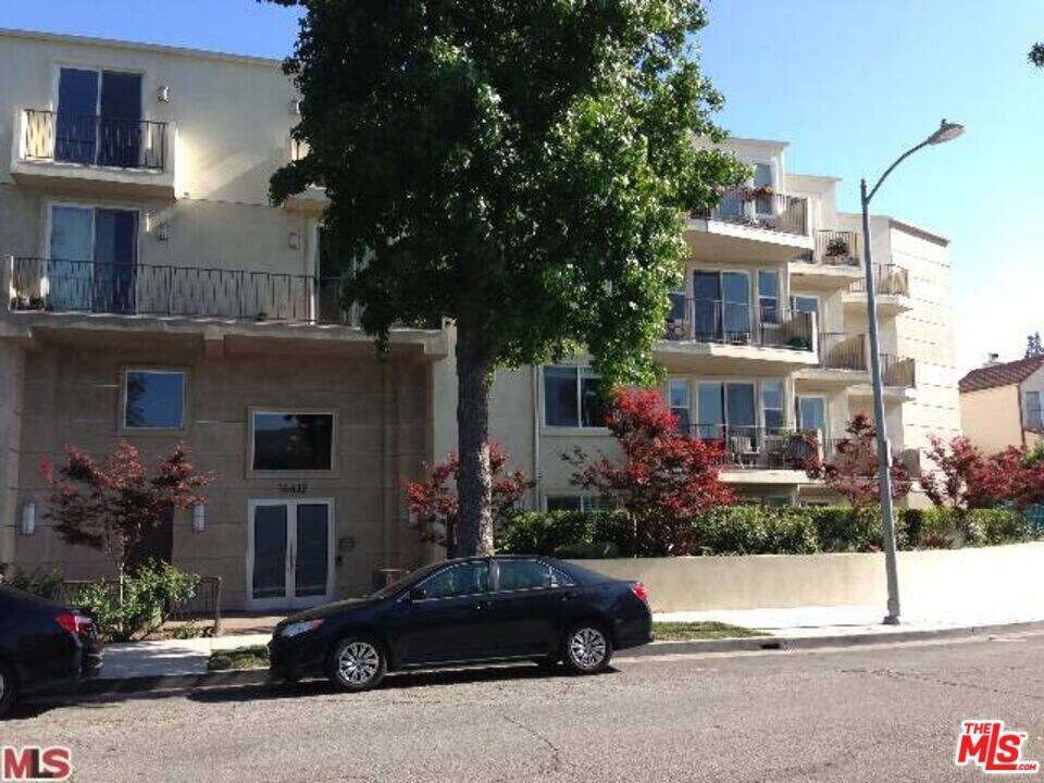 14412 Killion St-Unit -110 in Los Angeles, CA - Building Photo