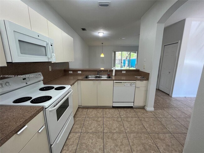 15269 SW 88th Terrace in Miami, FL - Building Photo - Building Photo