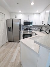 1805 N Flagler Dr in West Palm Beach, FL - Foto de edificio - Building Photo