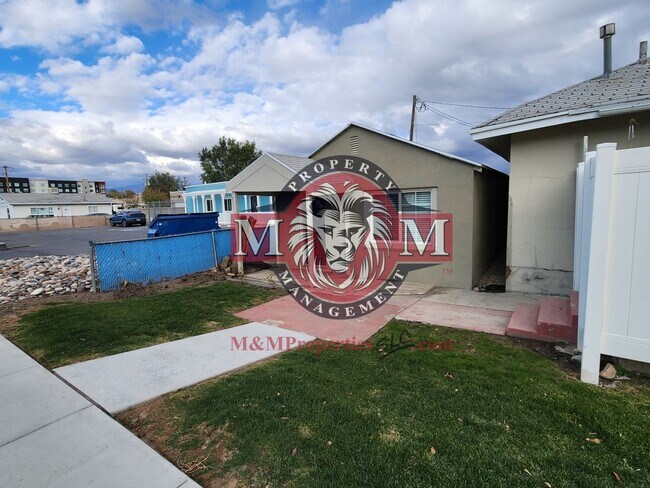 1 Central Ave in Millcreek, UT - Foto de edificio - Building Photo