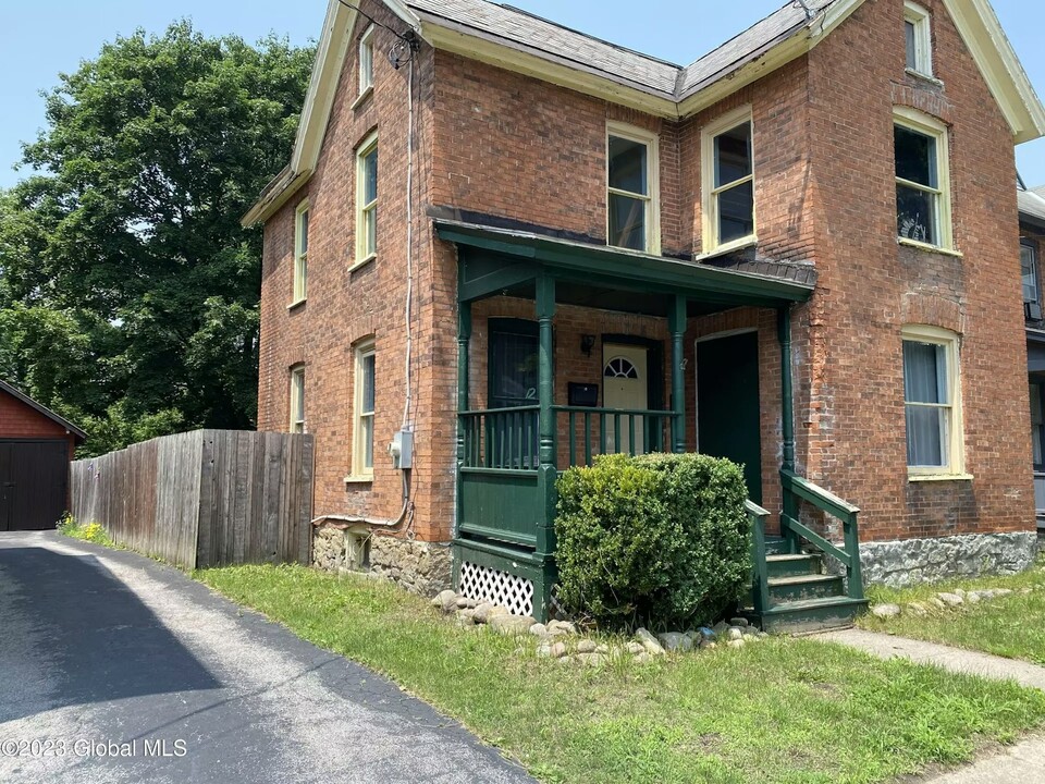 12 West St in St Johnsville, NY - Foto de edificio