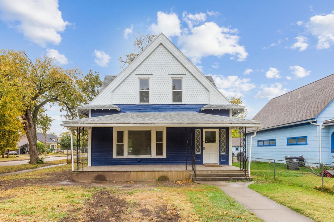 1303 W Univ Ave in Wichita, KS - Foto de edificio