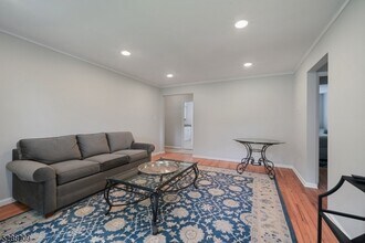 349 Bloomfield Ave in Verona, NJ - Building Photo - Building Photo