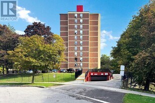 15 London Green Ct in Toronto, ON - Building Photo