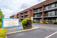 Excelsior Mid-Rise Condominium in Philadelphia, PA - Foto de edificio - Building Photo