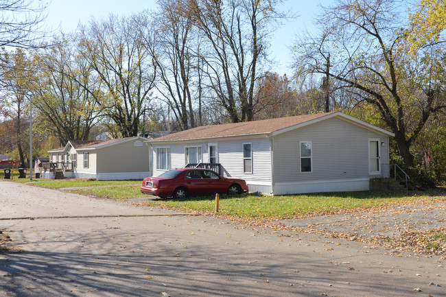 The Friendly Village in Greenwood, IN - Foto de edificio - Building Photo