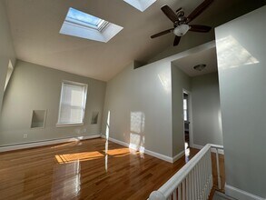 60 Sacramento St, Unit 1 in Cambridge, MA - Foto de edificio - Building Photo