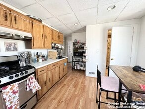 105 Buttonwood St, Unit 2 in Boston, MA - Foto de edificio - Building Photo