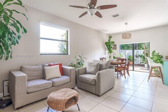 8885 NW 102nd Ct in Doral, FL - Building Photo - Building Photo