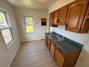 8035 Chapp Ave in Warren, MI - Building Photo - Building Photo