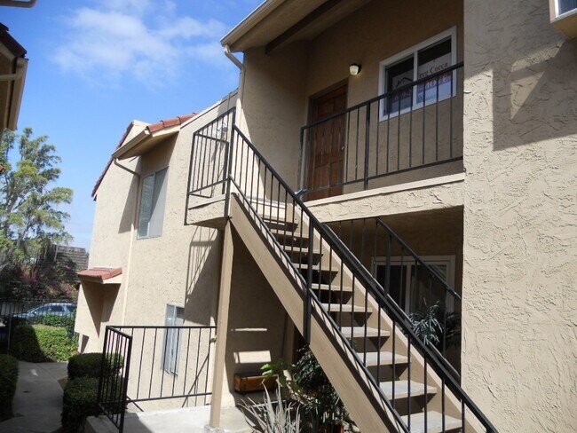 4562 Twain Ave, Unit 12 in San Diego, CA - Building Photo - Building Photo