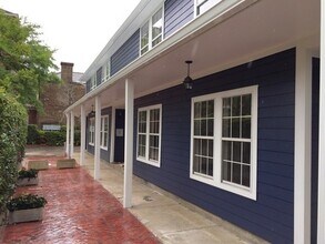 10 Bee St in Charleston, SC - Building Photo - Building Photo