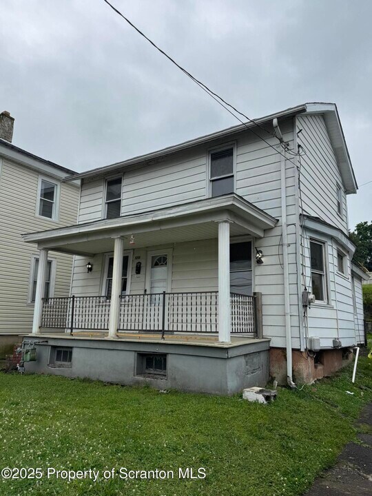 1001 Hampton St in Scranton, PA - Building Photo