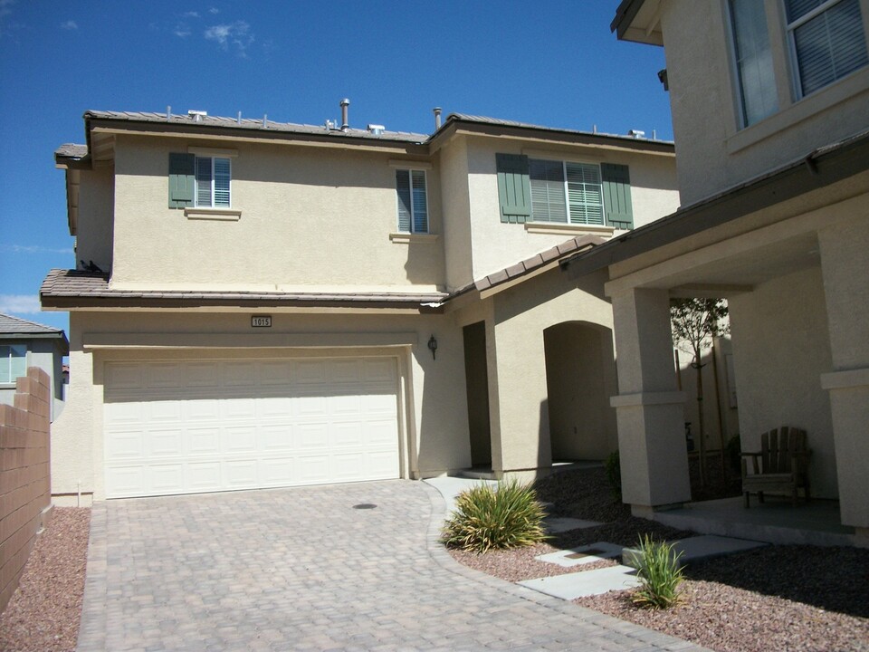 924 Appaloosa Hills Ave in North Las Vegas, NV - Building Photo