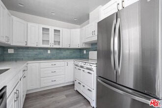 908 Venezia Ave in Los Angeles, CA - Building Photo - Building Photo