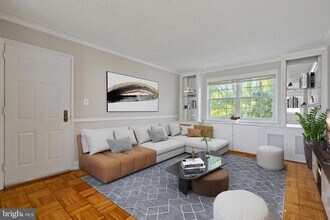 1630 W Abingdon Dr in Alexandria, VA - Building Photo - Building Photo