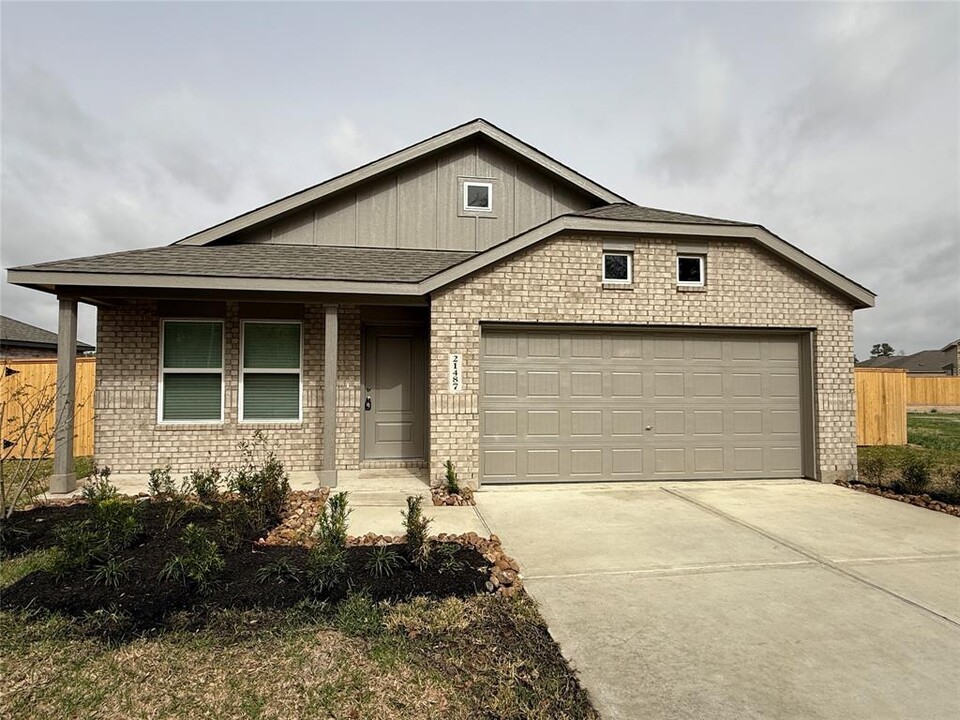 21487 Montecagnano Ave in New Caney, TX - Building Photo