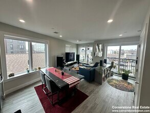 210 Old Colony Ave, Unit 301 in Boston, MA - Building Photo - Building Photo