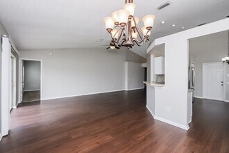 11351 Calgary Cir in Tampa, FL - Foto de edificio - Building Photo