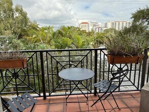 101 Sidonia Ave, Unit 301 in Coral Gables, FL - Building Photo - Building Photo