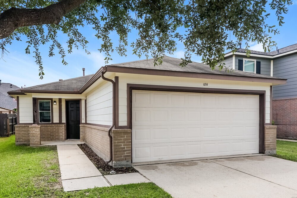 1811 Adobe Stone Dr in Humble, TX - Building Photo
