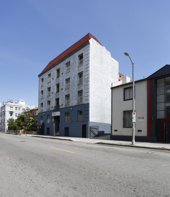 Ambassador West Apartments in Los Angeles, CA - Building Photo - Building Photo