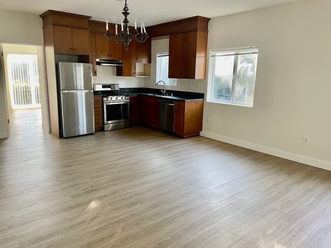 14762 Friar St, Unit 3 in Van Nuys, CA - Building Photo - Building Photo