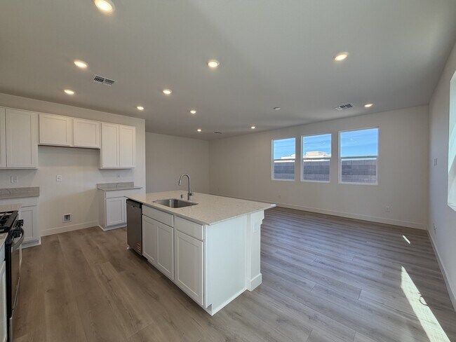 9214 Innot Ave in Las Vegas, NV - Building Photo - Building Photo