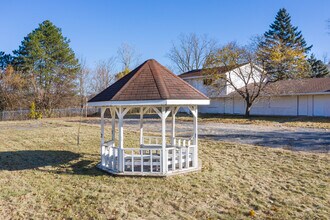 Lakeside Apartments in Flint, MI - Building Photo - Building Photo