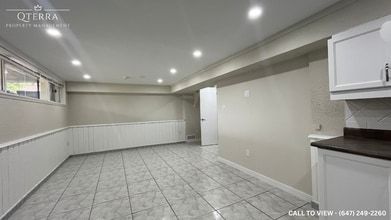 101 Alhart Dr in Toronto, ON - Building Photo - Building Photo