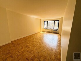 Fourth Avenue, Unit 5N in New York, NY - Building Photo