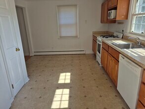 136 Fox St in Fairfield, CT - Building Photo - Building Photo