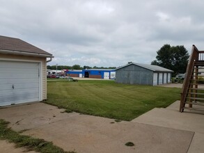 775 Dilenbeck Dr, Unit #2 in Geneseo, IL - Building Photo - Building Photo