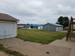 775 Dilenbeck Dr in Geneseo, IL - Foto de edificio - Building Photo