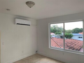712 SW 56th Ave in Coral Gables, FL - Building Photo - Building Photo