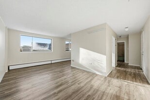 Lord Robinson Apartments in Regina, SK - Building Photo
