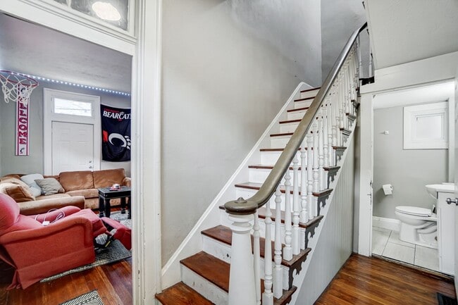 2312 Stratford Ave in Cincinnati, OH - Building Photo - Building Photo