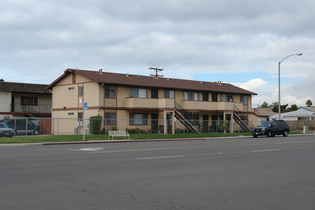 402-406 Zenith St in Chula Vista, CA - Building Photo