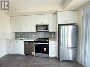 38 Annie Craig Dr in Toronto, ON - Building Photo - Building Photo