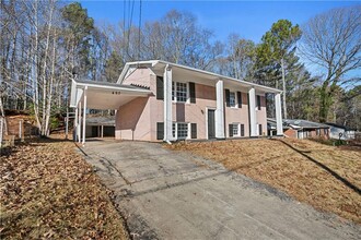 493 Oakside Dr SW in Atlanta, GA - Building Photo - Building Photo